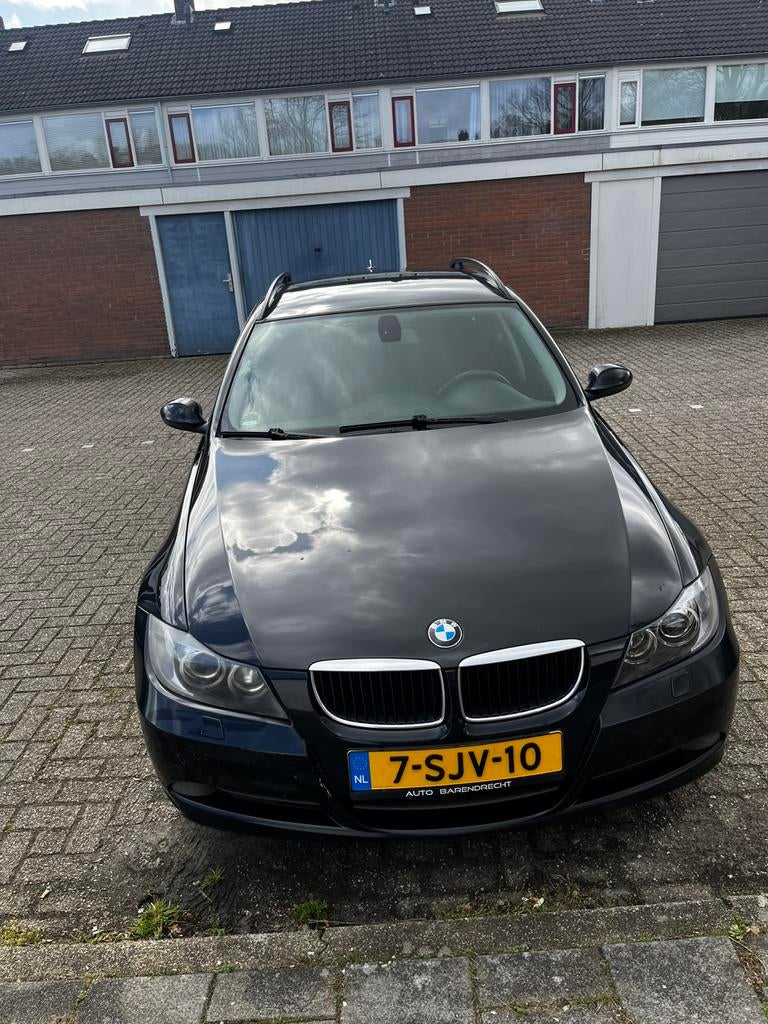 BMW 3-Serie 2.0 I 320 Touring AUT 2005 Zwart, Auto's, Automaat, Navigatiesysteem, 1995 cc, Zwart