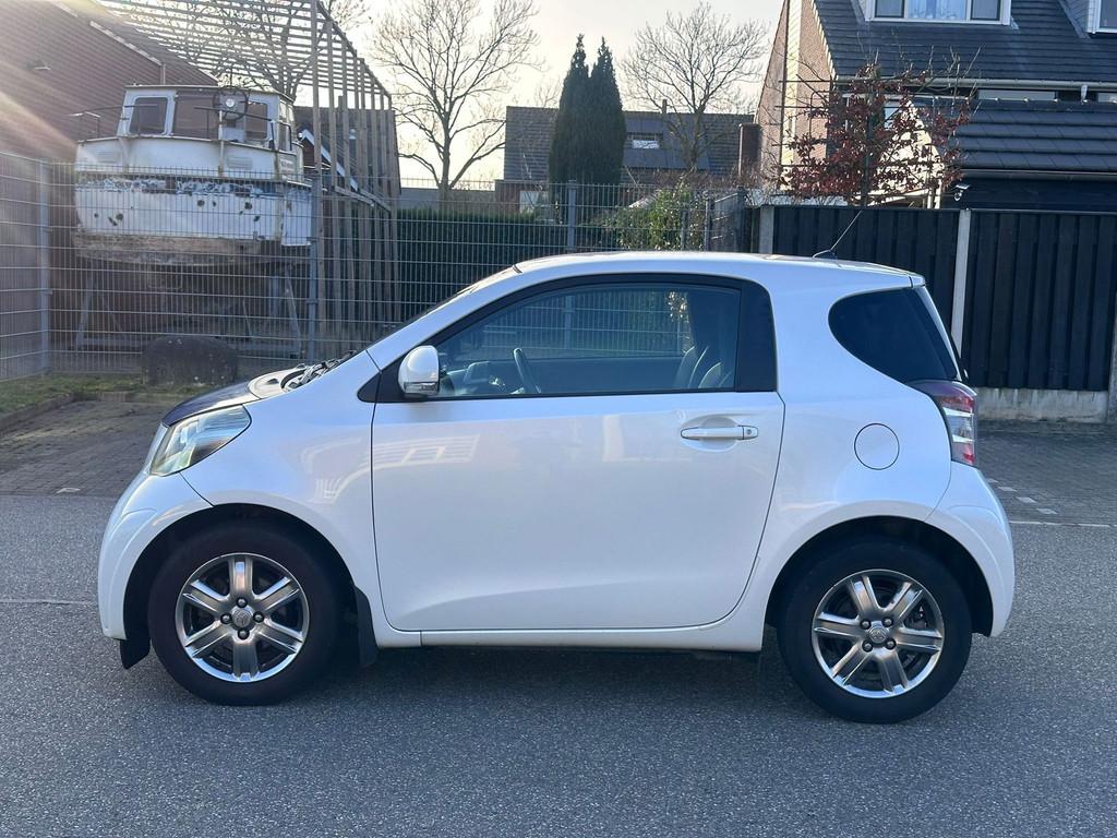Toyota IQ 1.0 VVTi Aspiration Stoelverwarming*Clima*NAP*Half, Gebruikt, 4 stoelen, Leder en Stof, Bedrijf
