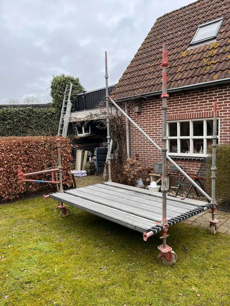 Goed en zwaare uitvoering, Doe-het-zelf en Verbouw, Steigers, Ophalen of Verzenden, Gebruikt, Gevelsteiger, 5 meter of hoger