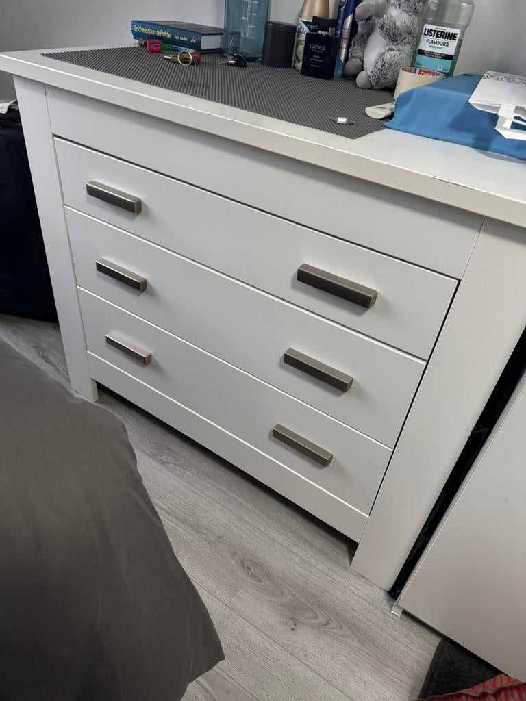 Lade kast - nette staat, Huis en Inrichting, Kasten | Ladekasten, 100 tot 150 cm, Ophalen of Verzenden, Zo goed als nieuw, 3 of 4 laden