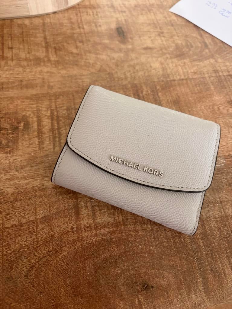 Stijlvolle Michael Kors Portemonnee - Lichtgrijs, Sieraden, Tassen en Uiterlijk, Portemonnees, Ophalen of Verzenden, Zo goed als nieuw