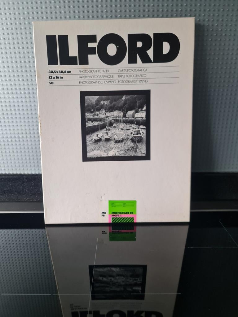 Ilford MULTIGRADE FB GLOSSY 30,5x40,5cm bariet zw fotopapier, Audio, Tv en Foto, Fotografie | Fotopapier, Ophalen of Verzenden