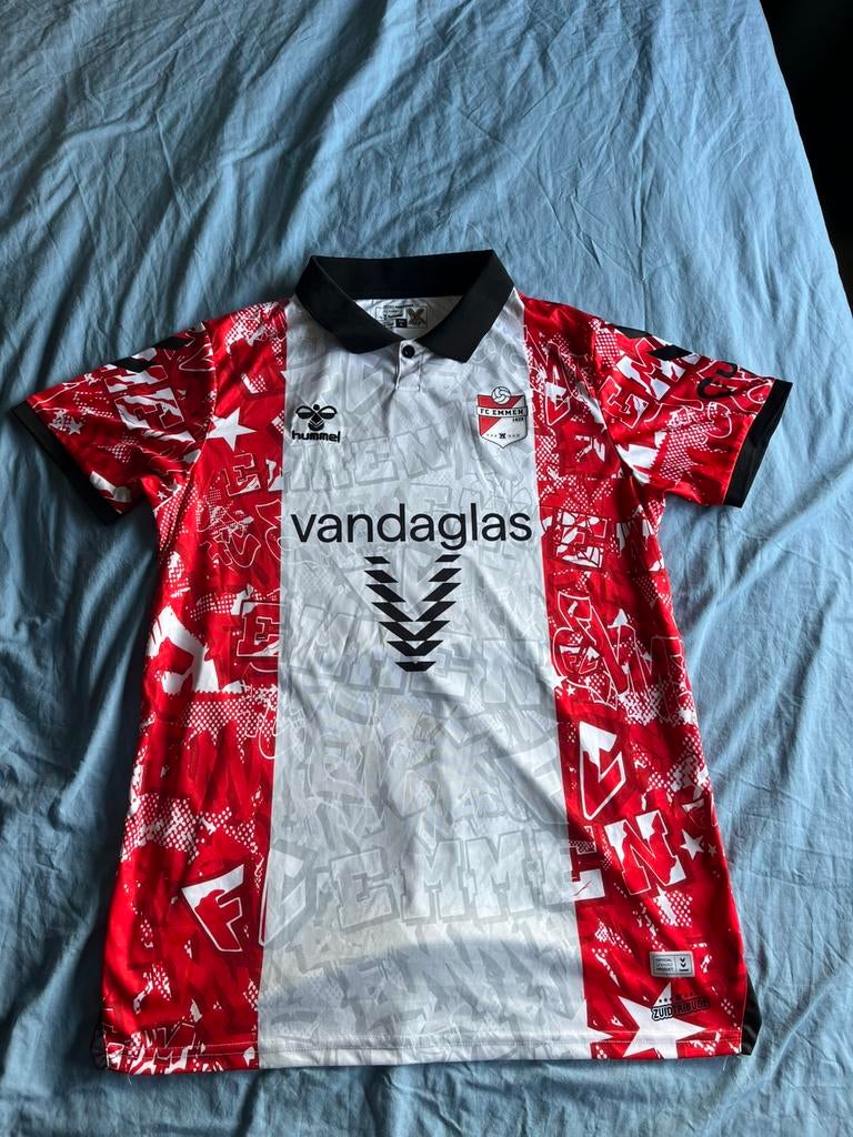 FC emmen speciaal shirt 24/25 maat L, Ophalen of Verzenden, Zo goed als nieuw, Overige binnenlandse clubs, Shirt