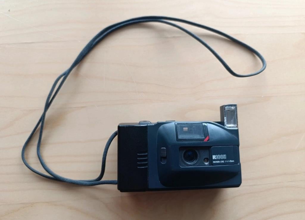 Ricoh YF-20 Super Black Point & Shoot 35mm Film Camera, Ophalen of Verzenden, Zo goed als nieuw, Spiegelreflex, Overige Merken