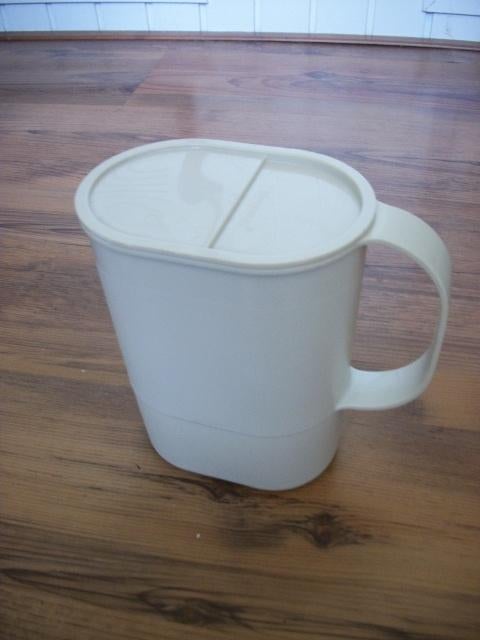Tupperware Schenkkan ( retro, wit, 1 liter ), Ophalen of Verzenden, Gebruikt, Wit, Overige typen
