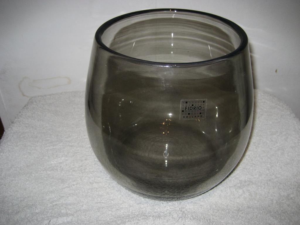 fridrio vaas glas smoke hoogte 18 cm, Huis en Inrichting, Woonaccessoires | Vazen, Overige kleuren, Ophalen of Verzenden, Minder dan 50 cm