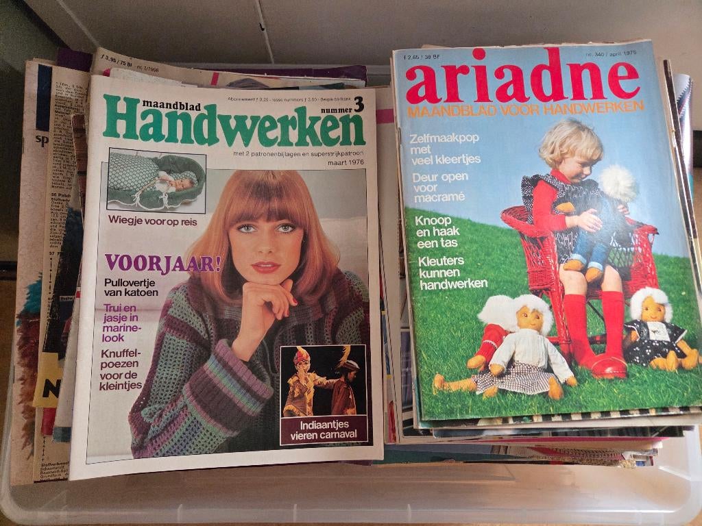 Vintage jaren 60/70/80 magazines Ariadne en handwerken, Hobby en Vrije tijd, Breien en Haken, Ophalen of Verzenden, Gebruikt, Breien of Haken