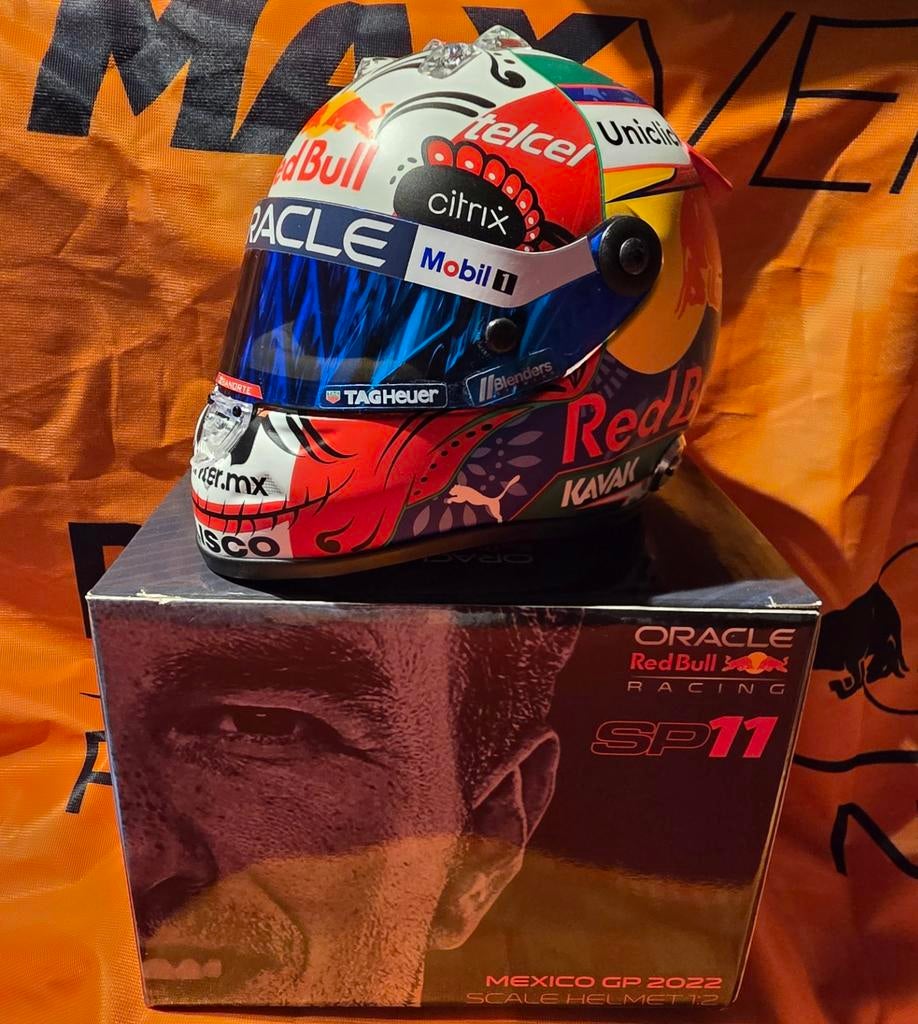 Red bull Sergio Perez 1:2 Helm Mexico GP 2022, Overige merken, Ophalen of Verzenden, Zo goed als nieuw, Groter dan 1:32