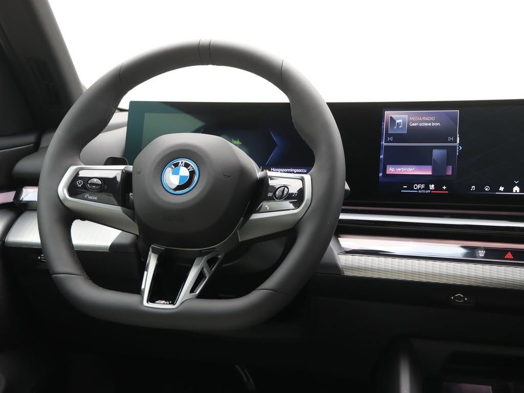 BMW i5 eDrive40 M Sport Edition 84 kWh (bj 2025, automaat), Auto's, Automaat, 2095 kg, Achterwielaandrijving, Met garantie (alle)