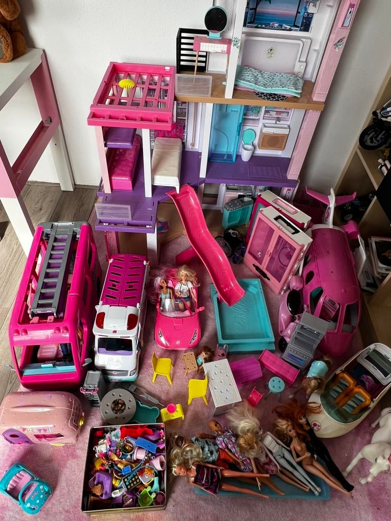 Mega Barbie collectie, Kinderen en Baby's, Speelgoed | Poppenhuizen, Ophalen, Zo goed als nieuw, Poppenhuis