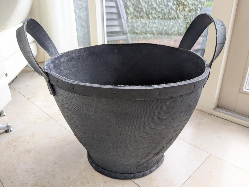 Grote stoere mand van (autobanden-)rubber, Ophalen of Verzenden, Rechthoekig, Riet