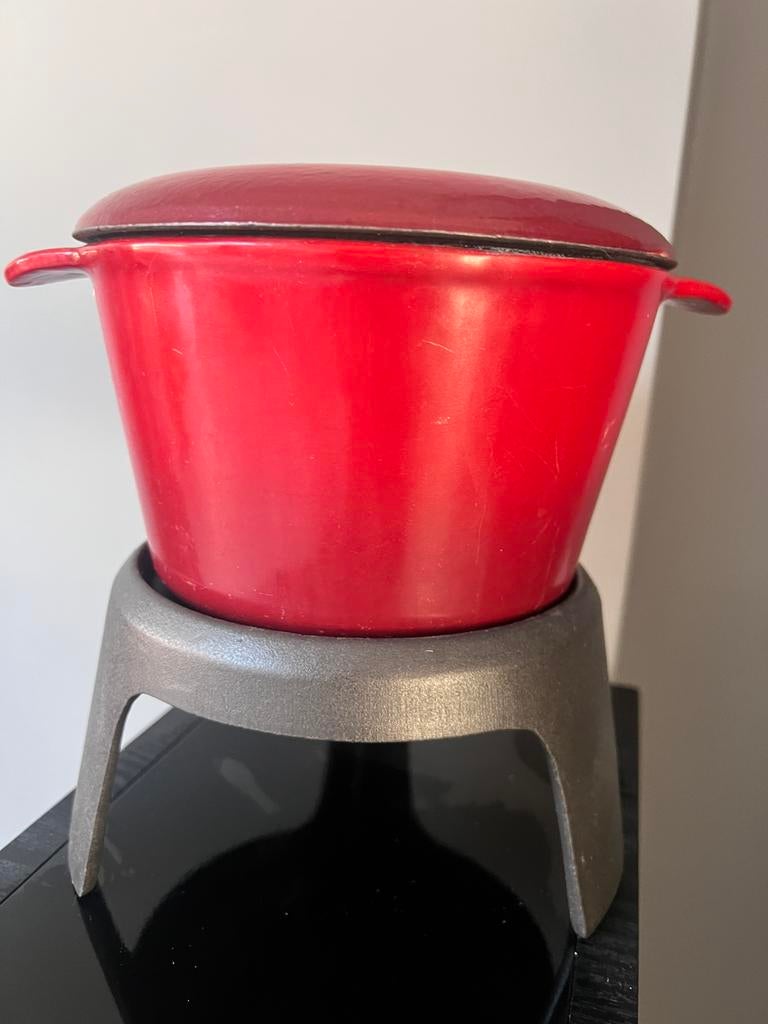 GIETIJZEREN GIETIJZER GEËMAILLEERDE ROOD FONDUE PAN SET, Ophalen of Verzenden, Zo goed als nieuw, Brander, Fondueset