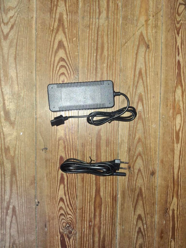 Oplader model KY-XA01G (voor een niu step), Ophalen of Verzenden, Nieuw