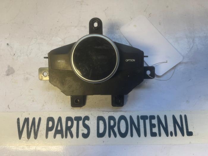 Regelunit Multi Media van een Alfa Romeo Giulia