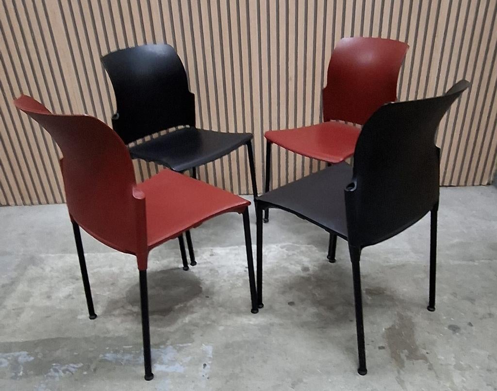 16 x terrasstoelen terras kantine horeca stoelen rood zwart, Kunststof, Zwart, Ophalen of Verzenden, Zo goed als nieuw