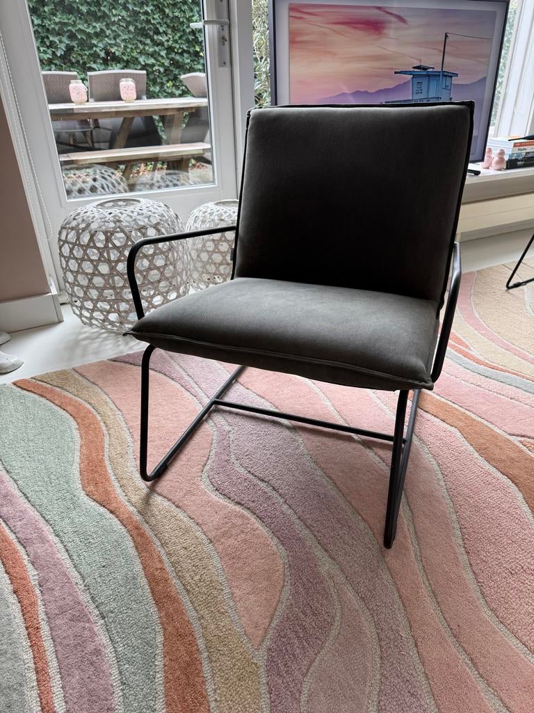 Grijze stoel met zwart metalen leuning, Ophalen, Gebruikt, Metaal, Eén