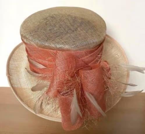 Kangol hoed koraal maat 56, Ophalen of Verzenden, Zo goed als nieuw, 56 of 57 cm (M, 7 of 7⅛ inch), Hoed