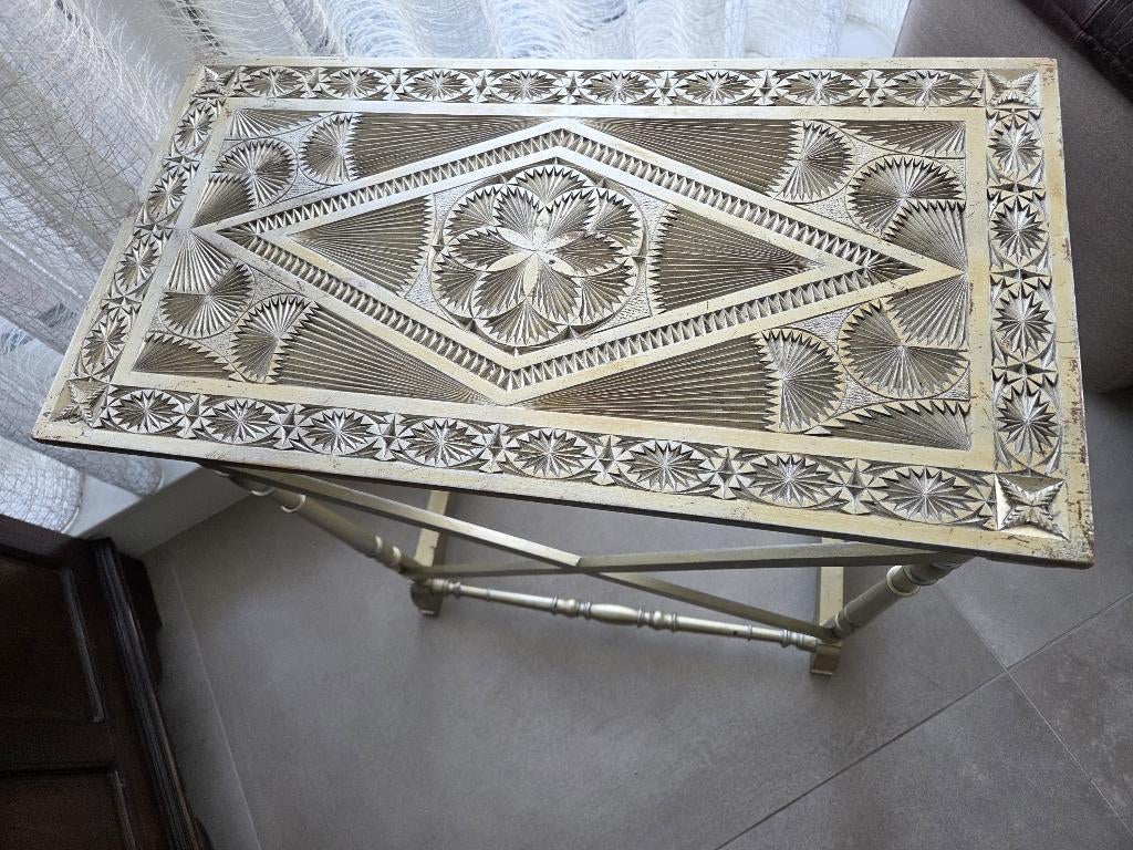 Antiek tafeltje met Fries houtsnijwerk., Antiek en Kunst, Ophalen of Verzenden