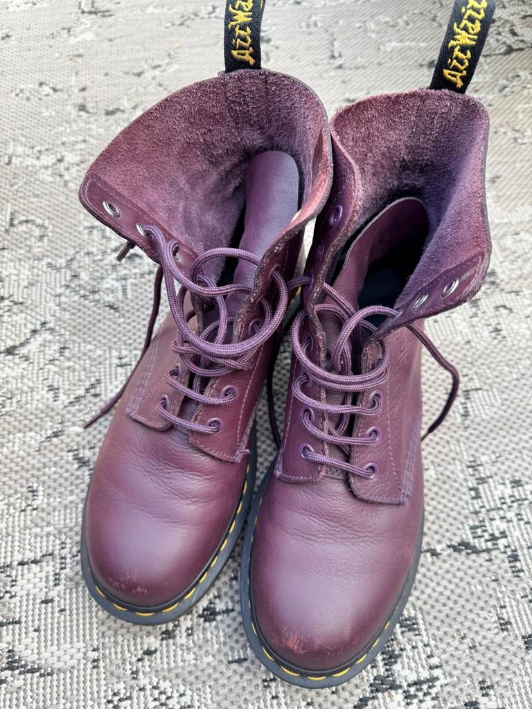 Dr martens maat 42, Overige kleuren, Lage of Enkellaarzen, Ophalen of Verzenden, Gedragen