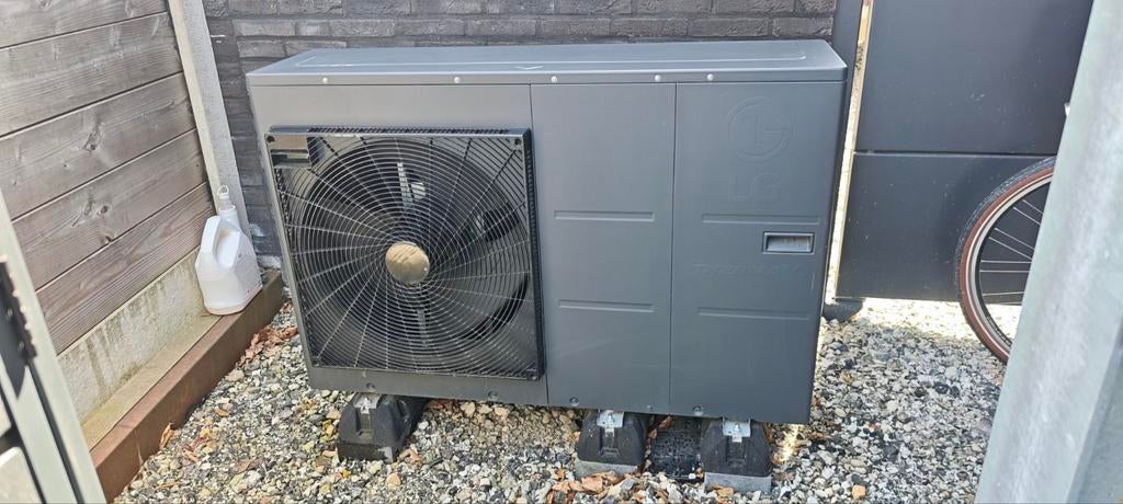 LG 9kW Monoblock Warmtepomp - Antraciet, 3 jaar oud, Doe-het-zelf en Verbouw, Verwarming en Radiatoren, Ophalen of Verzenden, 60 tot 150 cm
