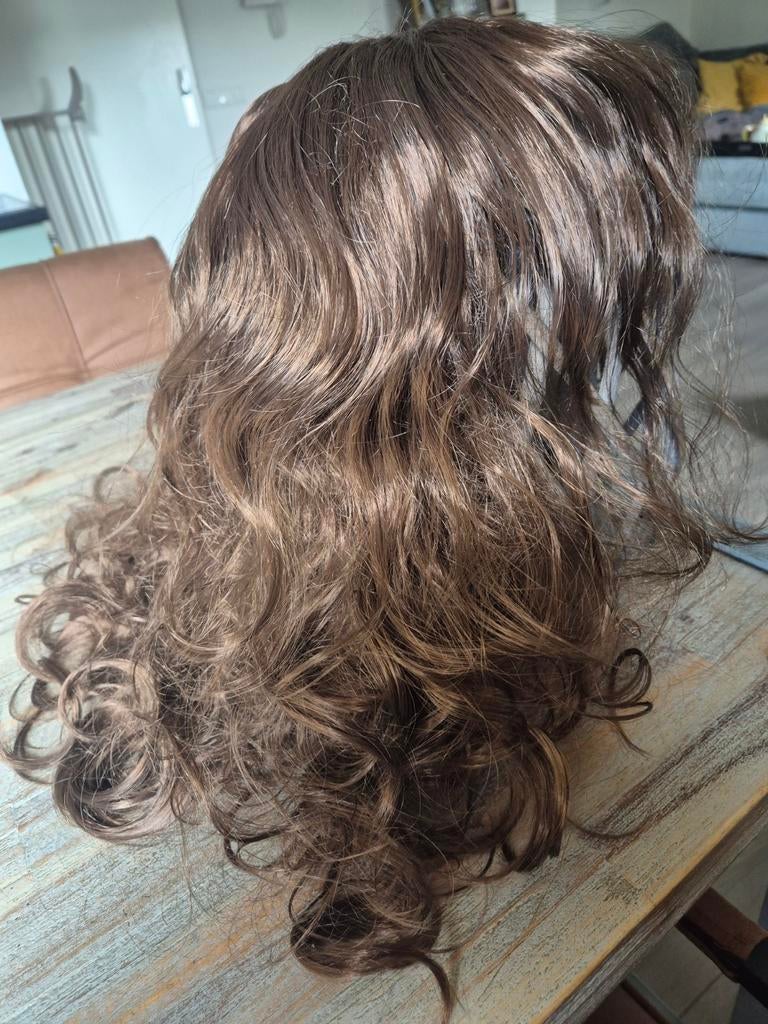 Pruik met krullen,bruin., Ophalen of Verzenden, Zo goed als nieuw, Pruik of Haarverlenging