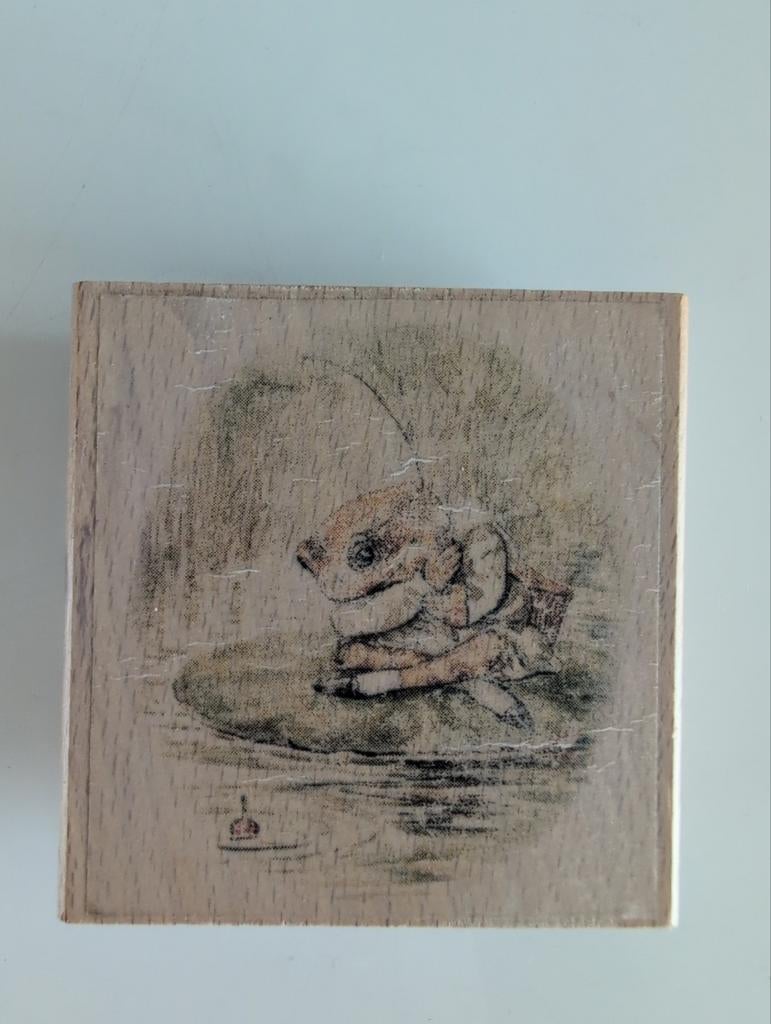 Houten stempel Beatrix Potter Mr. Jeremy Fisher, Ophalen of Verzenden, Gebruikt, Houten stempel