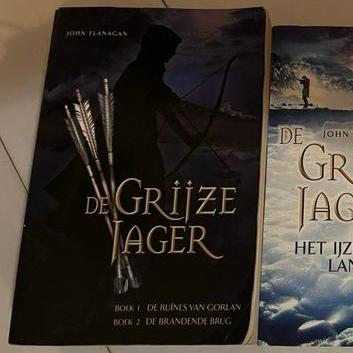 Grijze Jager Deel 1 en 2, Ophalen of Verzenden, Gelezen