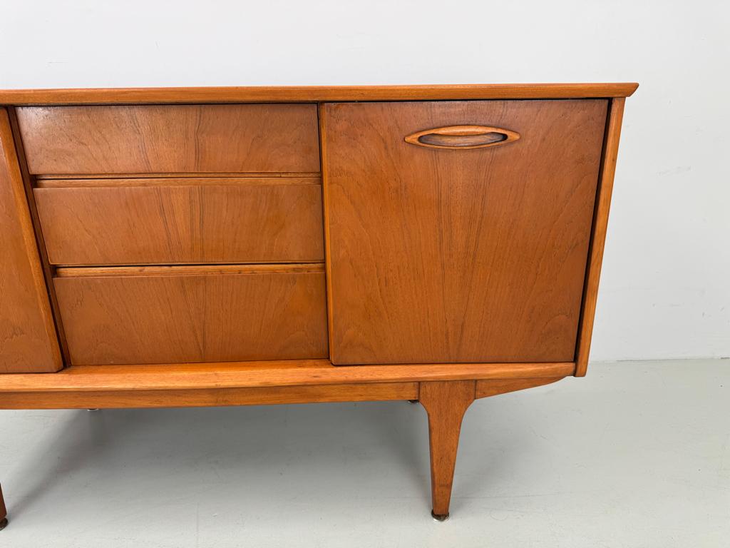 Vintage dressoir Jentique SALE., Huis en Inrichting, Kasten | Dressoirs, 100 tot 150 cm, Verzenden, Teakhout, Zo goed als nieuw