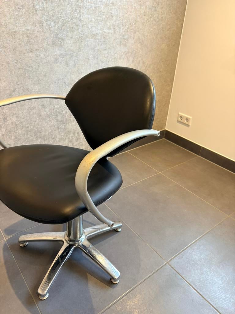 Kappersstoel pompstoel met voetensteun, Ophalen