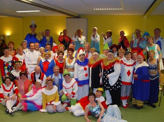 theaterkleding, Ophalen, Zo goed als nieuw, Toneelattributen of Onderdelen