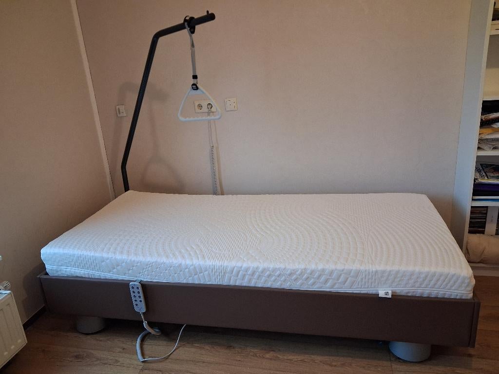 Hoog Laag Bed Electrisch z.g.a.n., Ophalen, Zo goed als nieuw