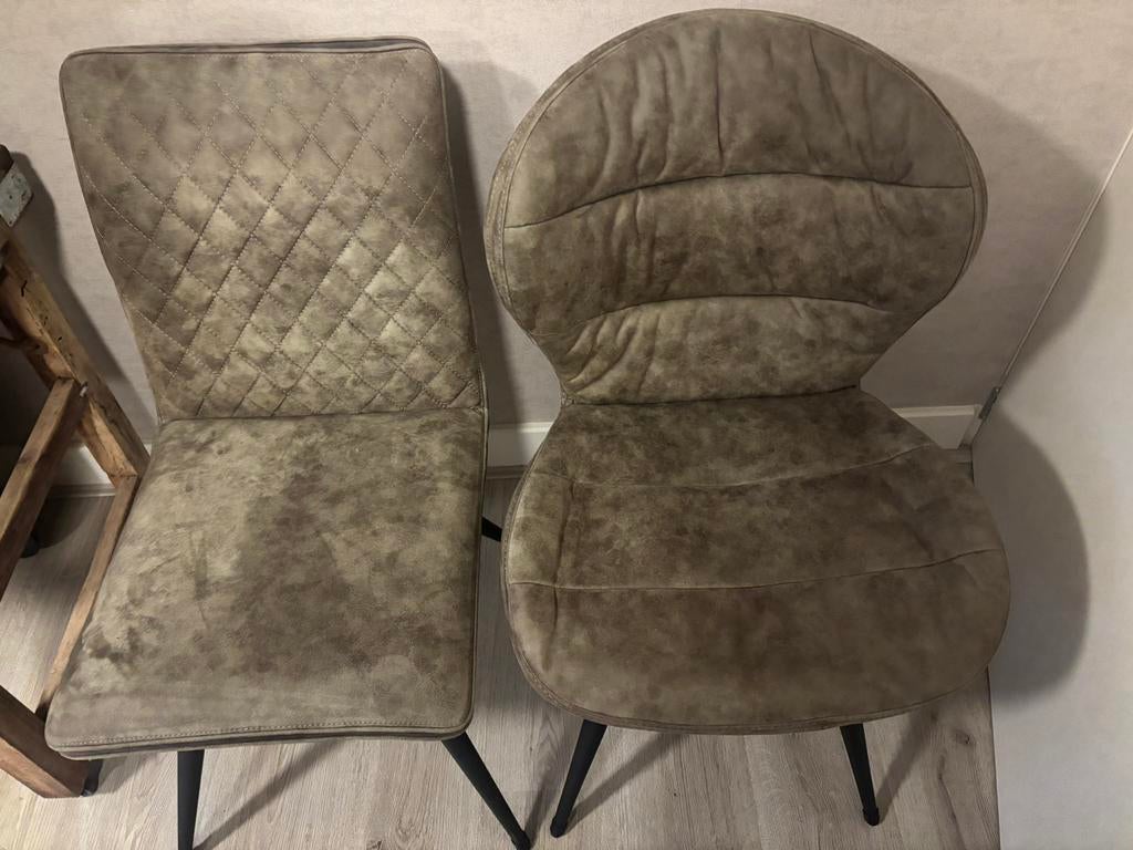 4 eettafel stoelen, 2x grijs en 2x groen, Ophalen, Zo goed als nieuw