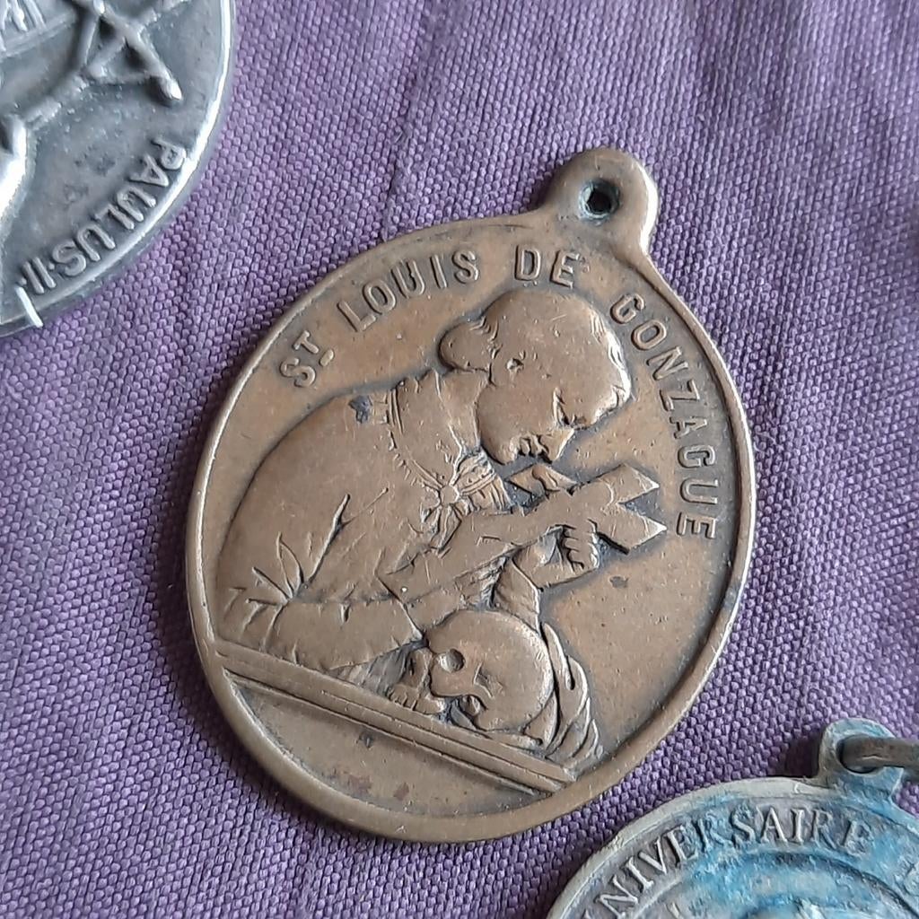 Oude Rooms Katholieke Hangers en Kruisjes, Verzamelen, Verzenden, Gebruikt