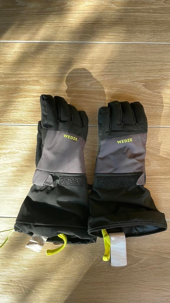 Ski handschoenen wedze voor kinderen. 14jr, valt klein, 100 tot 140 cm, Zo goed als nieuw, Kleding, Skiën