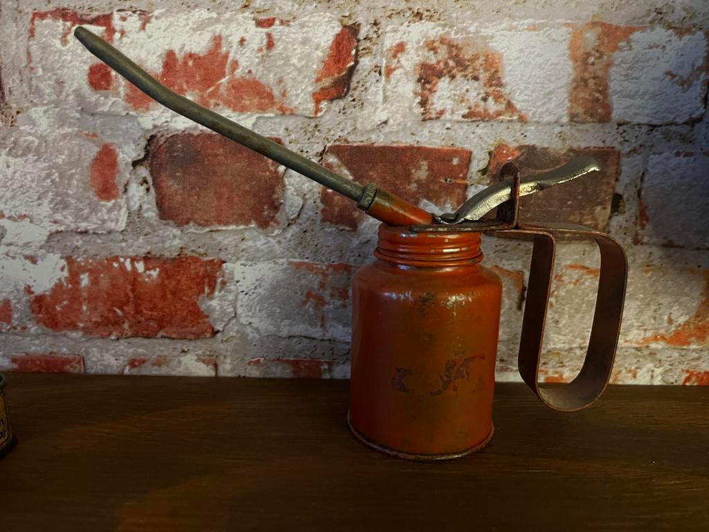 Oliespuit.  Metaal oliespuitje 9 cm hoog, Ophalen of Verzenden, Gebruikt, Overige