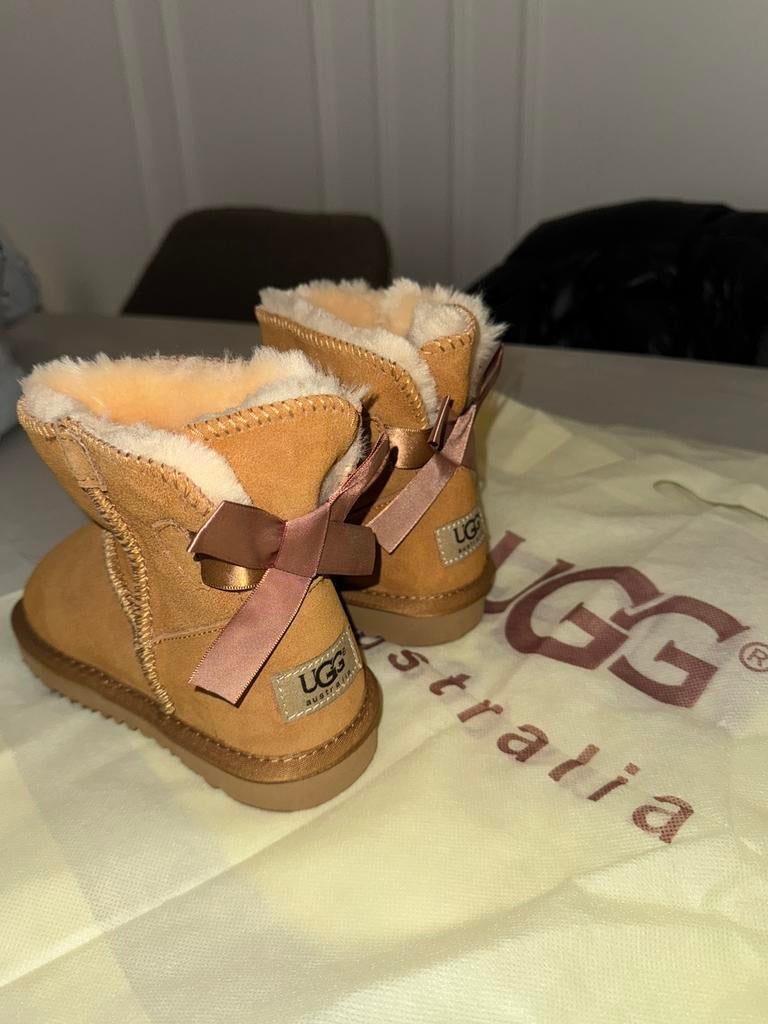 Uggs kids maat 30, Ophalen of Verzenden, Zo goed als nieuw, Jongen of Meisje, Laarzen