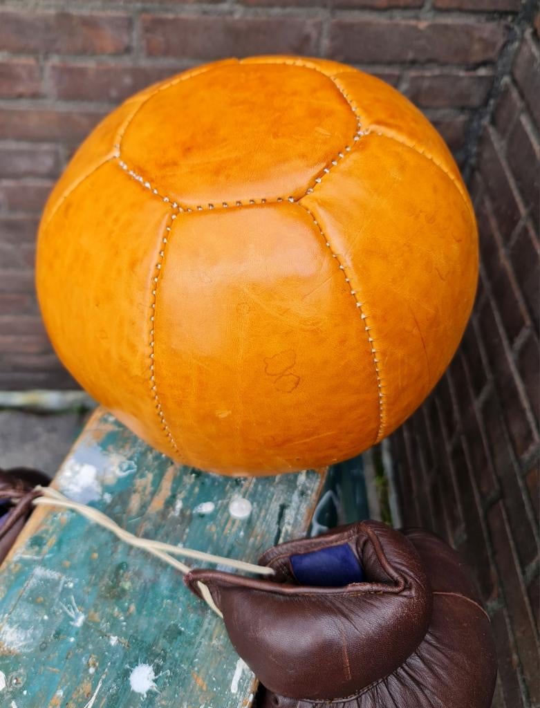 Medicijnbal (boks) trainingsbal revalidatie bal leer cognac, Sport en Fitness, Fitnessmaterialen, Zo goed als nieuw, Fitnessbal