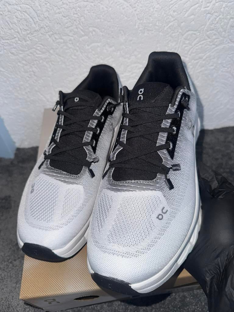 On Running Cloudtilt Sneaker – Grijs / Zwart (Unisex), Kleding | Dames, Schoenen, Zo goed als nieuw, Sneakers of Gympen, Zwart