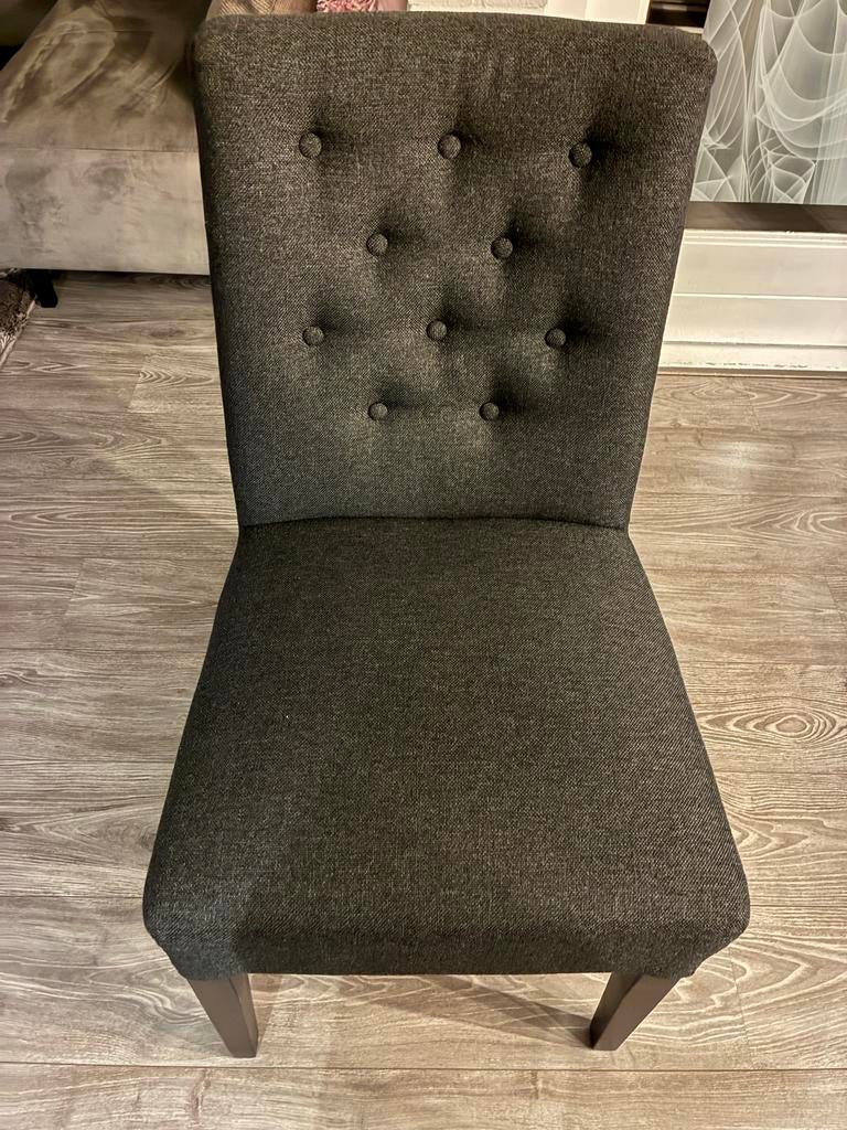 4 Grijze Stoffen Stoelen met Knopen, Ophalen, Zo goed als nieuw, Vier, Stof