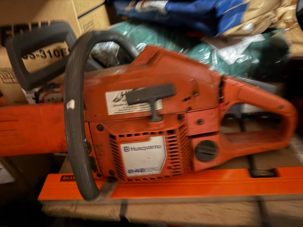 Husqvarna 242 ouderwets degelijke zaag, Ophalen, Zo goed als nieuw