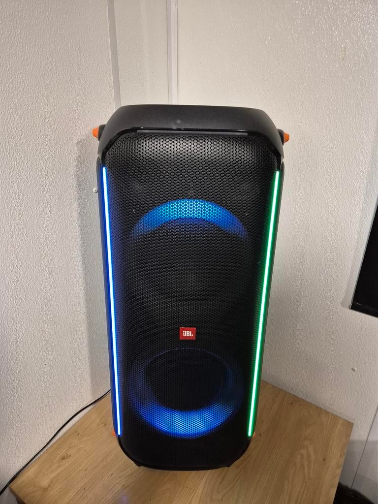 Te huur JBL partybox 710, Ophalen of Verzenden, 120 watt of meer, JBL