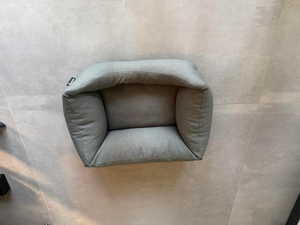 Nieuwe honden of kattenmand incl benche  en kleed, Ophalen of Verzenden, Zo goed als nieuw