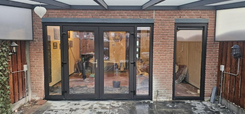 Kozijnen nodig? binnen 24 uur een offerte! beste prijs!, Kunststof, Verzenden, Nieuw, Inclusief glas