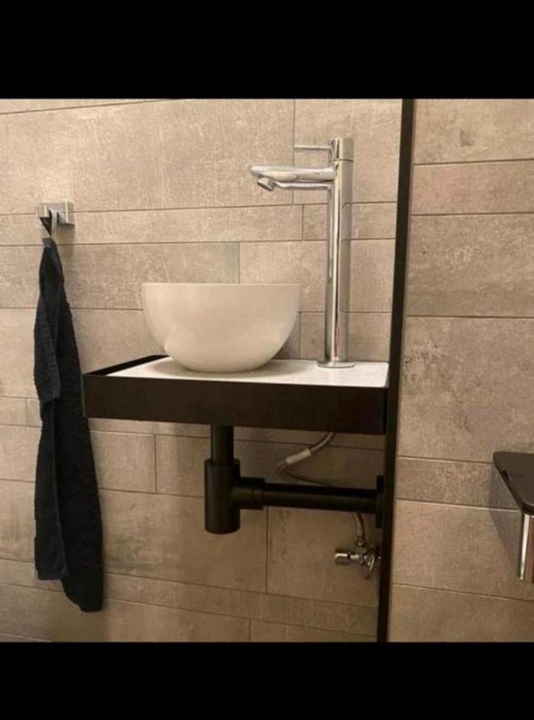 Waskom + kraan met stalen frame en handdoekhouder, Doe-het-zelf en Verbouw, Ophalen, Nieuw, Kraan