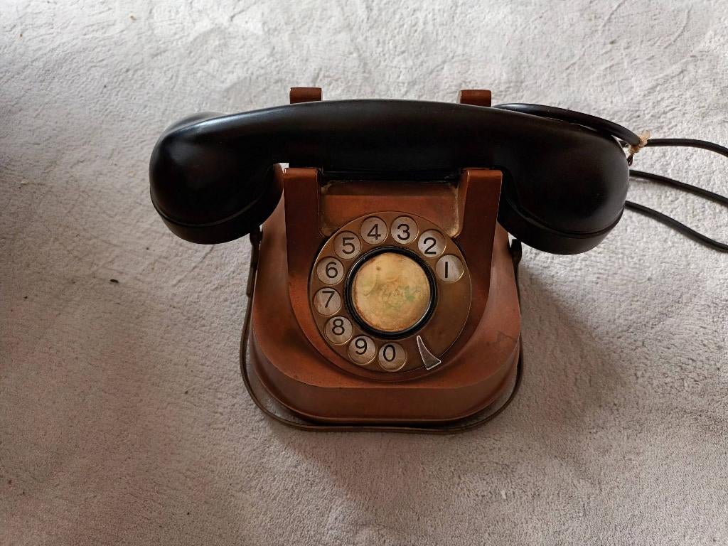 Vintage koperen en bakelieten RTT 56A/B draaischijftelefoon, Ophalen, Koper
