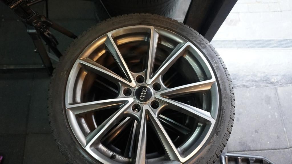 Audi A4 B9 19 inc RS Velgen met Winterbanden, Ophalen of Verzenden, Gebruikt