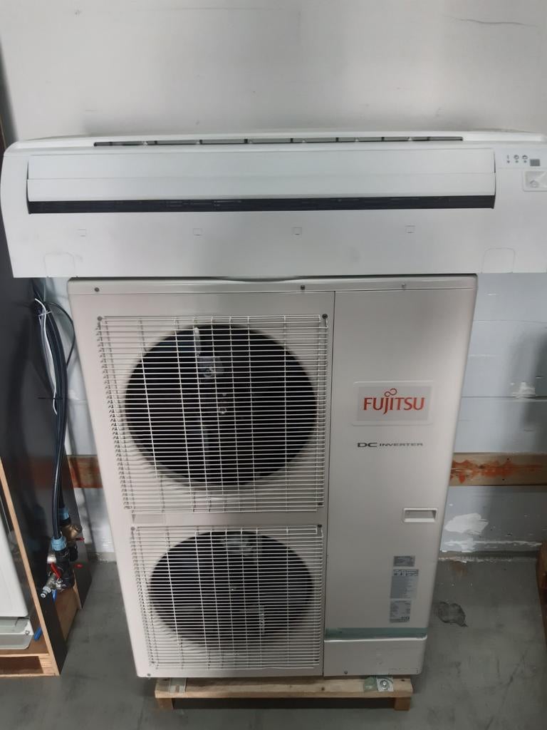 Fujitsu. 10/12 kw en 8/9 kw warmtepomp inverter splitunit., Ophalen, Zo goed als nieuw