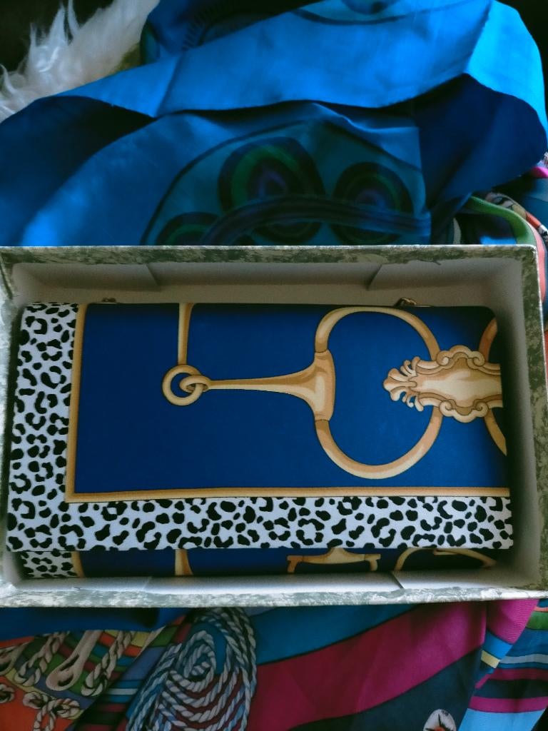 Vintage schoudertas + zijden shawl blauw goud paarden tuig, Ophalen of Verzenden, Gebruikt, Blauw