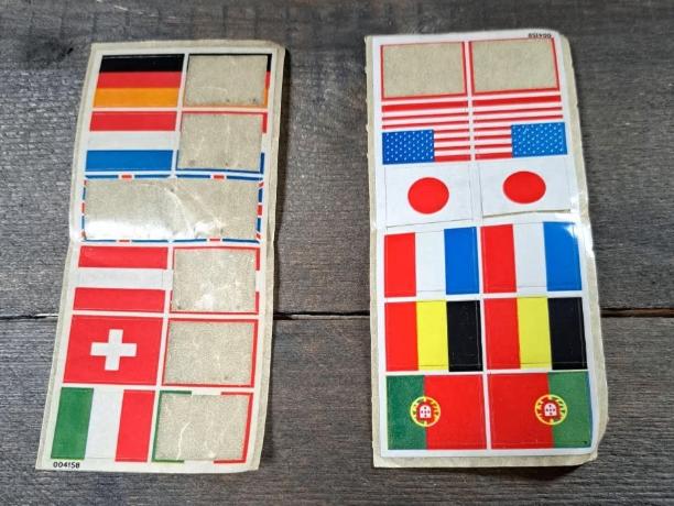 2 incomplete Legoland stickervellen met vlaggen, Ophalen of Verzenden, Gebruikt, Lego