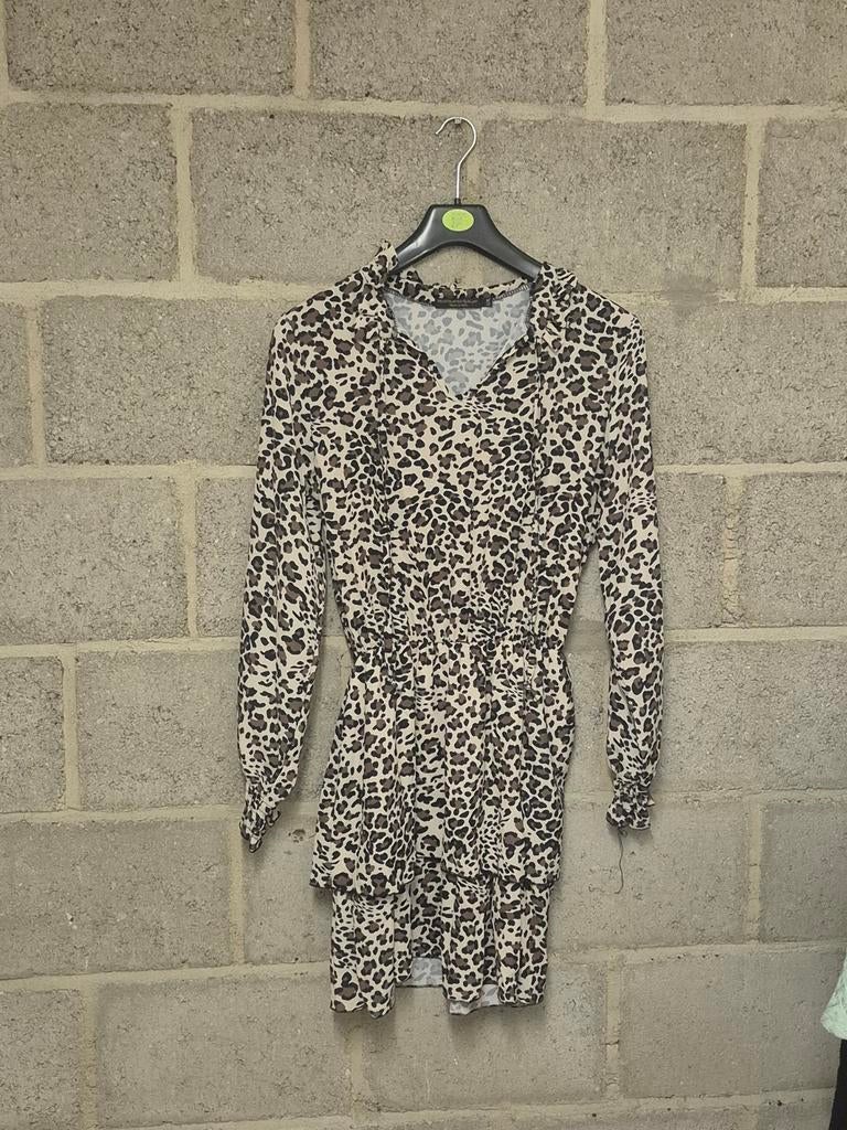 Leuke jurk met panterprint - Maat L/XL, Kleding | Dames, Jurken, Musthaves by elja, Bruin, Maat 42/44 (L), Ophalen of Verzenden